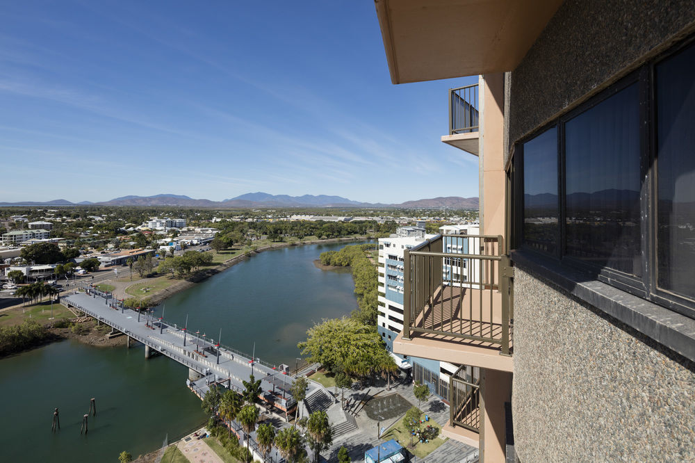 Hotel Grand Chancellor Townsville Exterior photo